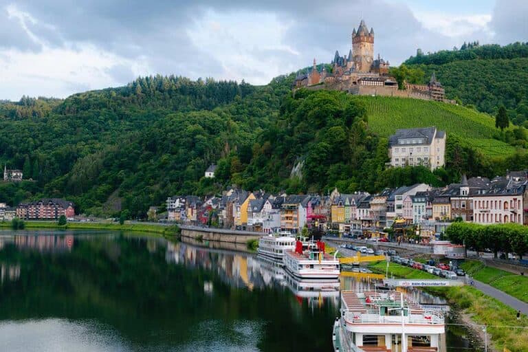 Mehr über den Artikel erfahren Cochem – wo die Mosel ihre schönste Schleife macht