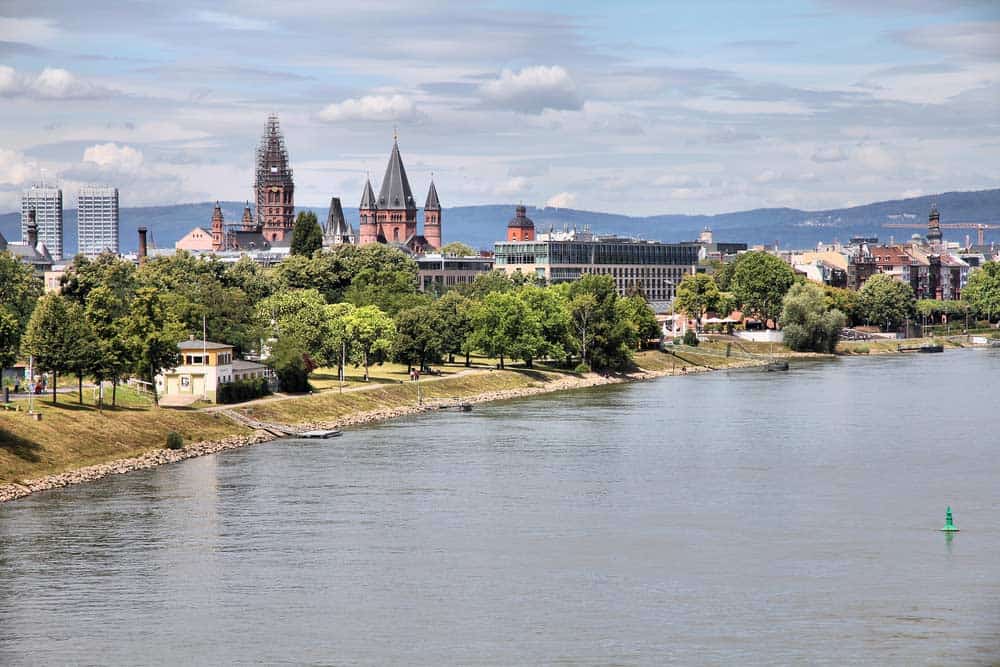 Du betrachtest gerade Regionale Unterschiede – Wirtschaftliche Schwerpunkte von Mainz bis Trier